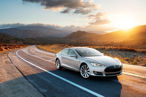 Project 100: US-amerikanisches Carsharing Projekt mit Elektroautos von Tesla